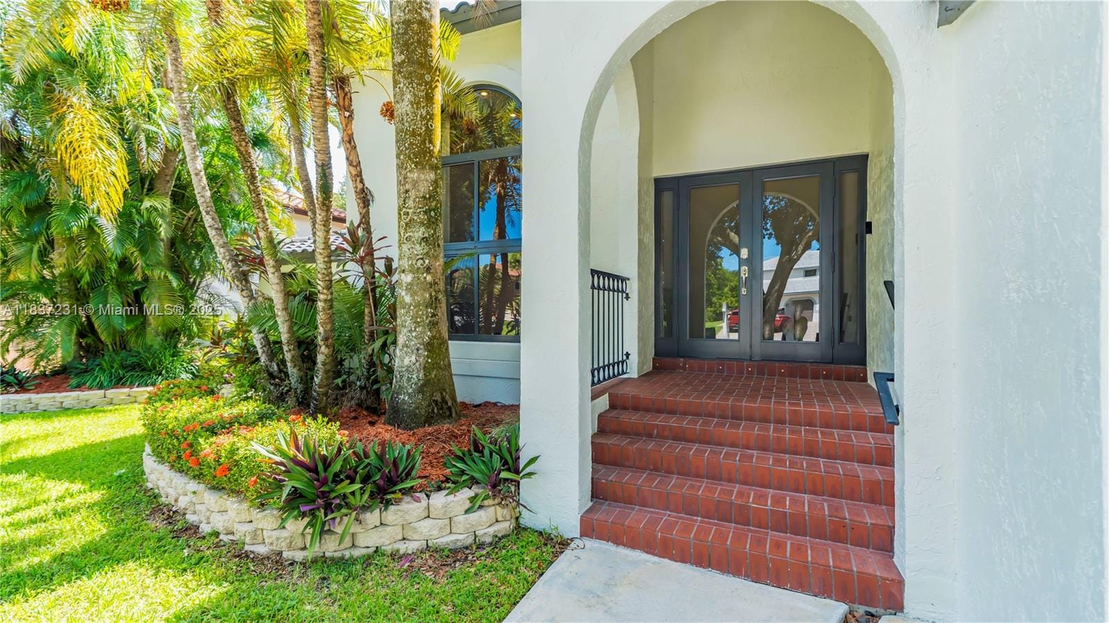 6421 Falconsgate Avenue, Davie, FL 33331 photo 2