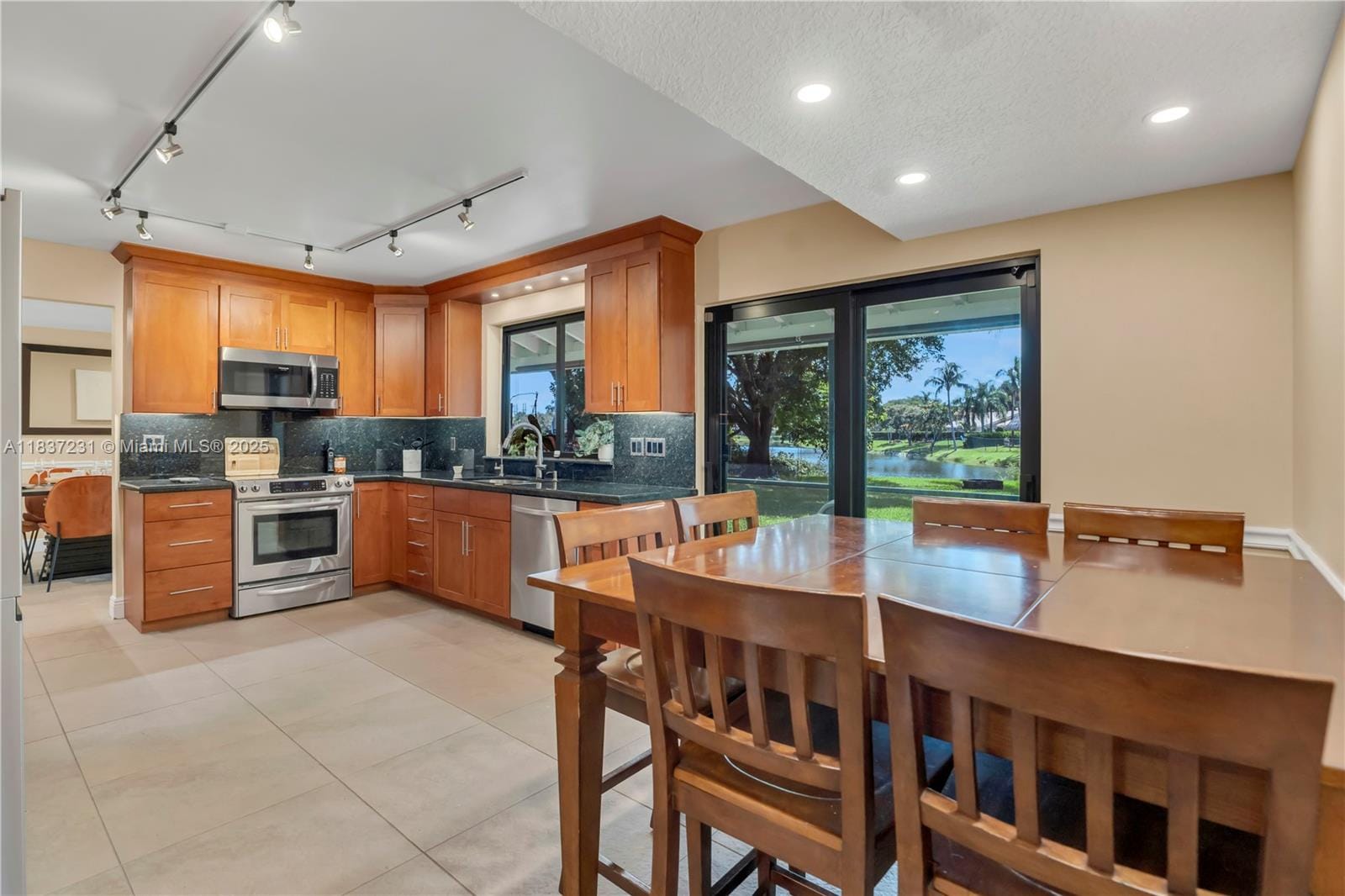 6421 Falconsgate Avenue, Davie, FL 33331 photo 4