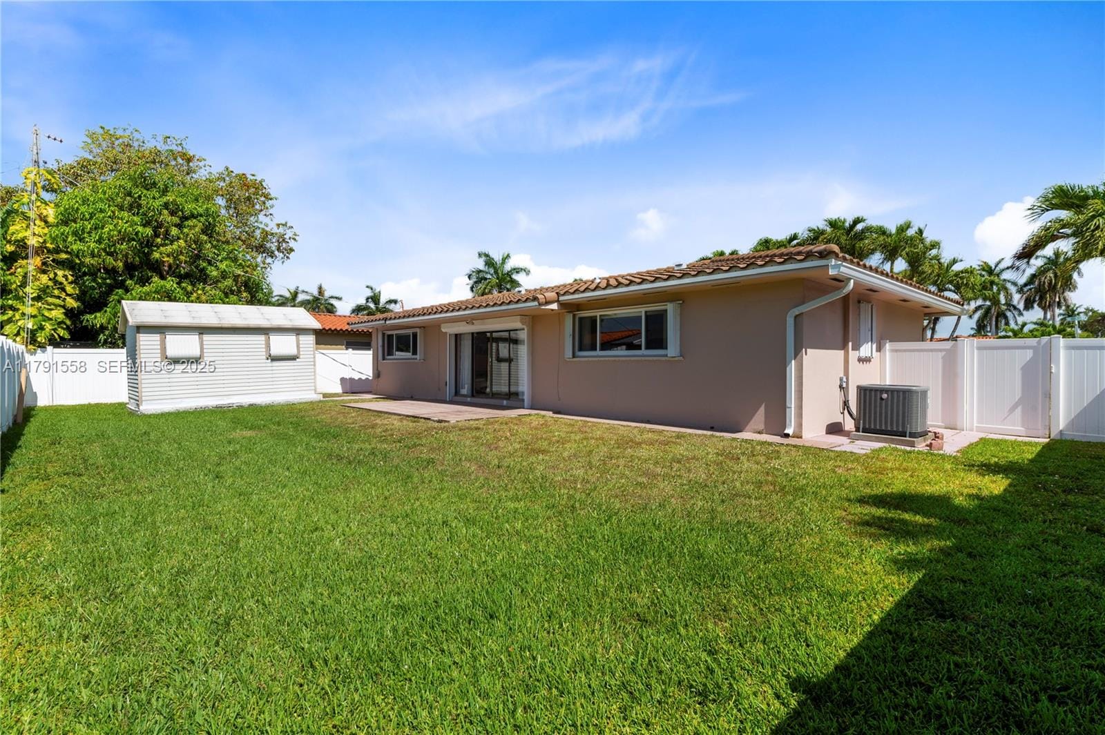 1124 NE 3rd Street, Hallandale Beach, FL 33009 photo 18