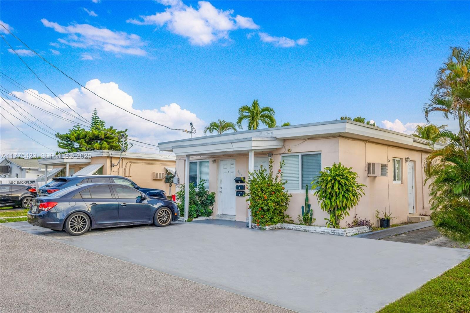 326 NE 6th Street, Hallandale Beach, FL 33009