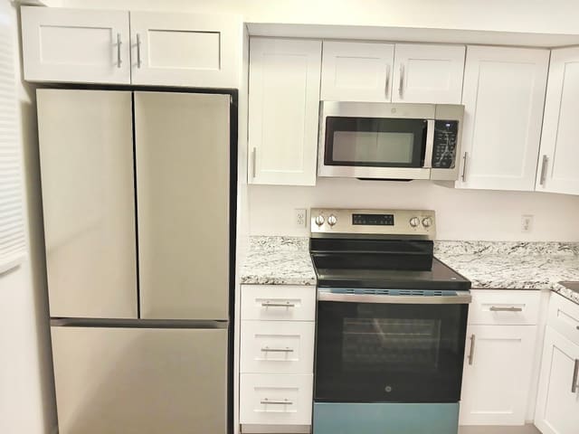 102 Royal Park Drive 3d, sold in Royal Park Condo, Oakland Park, FL