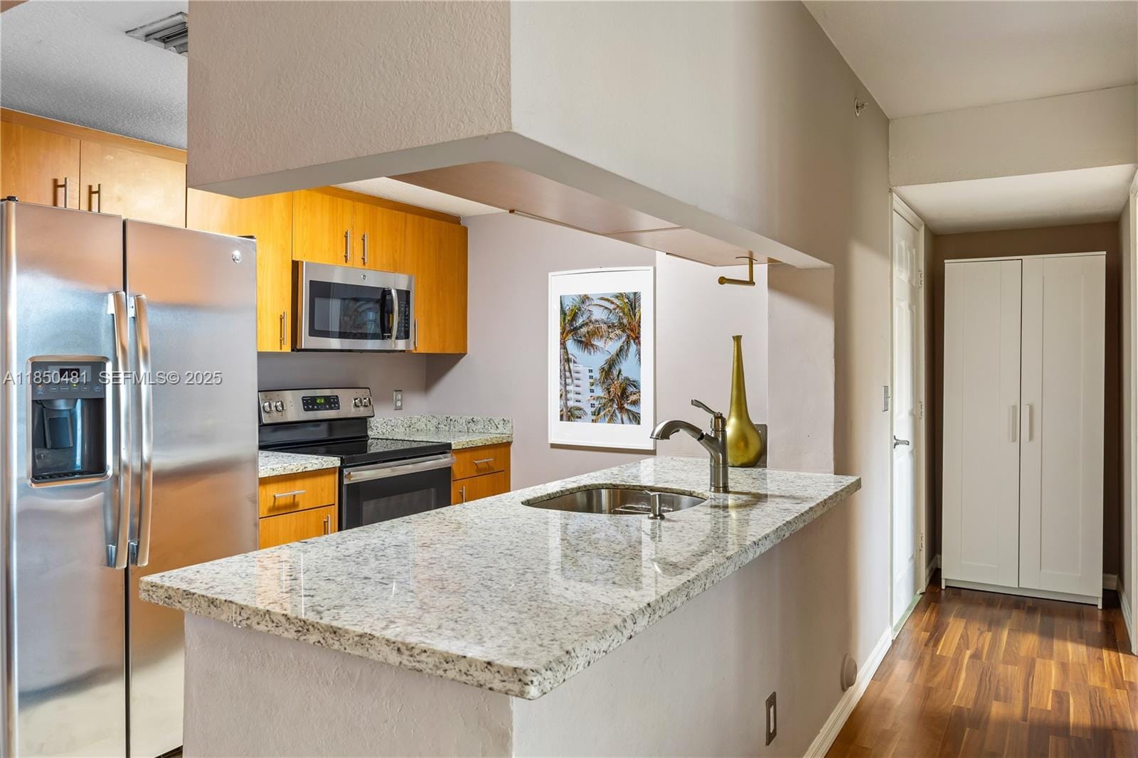 816 NW 11th Street 405, Miami, FL 33136 photo 4