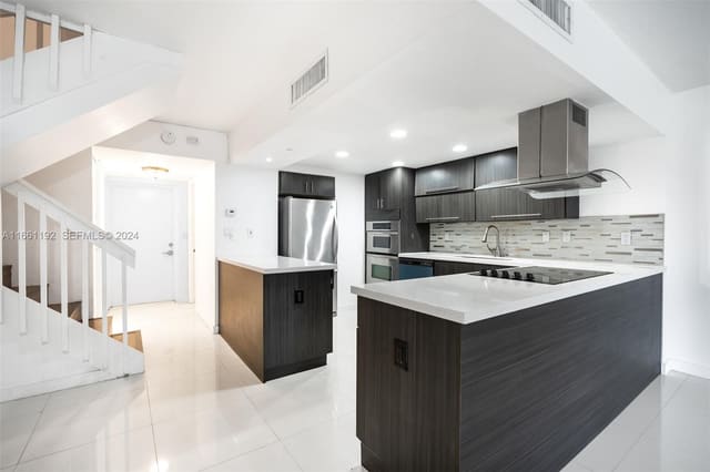 20350 W Country Club Drive 123, sold in Villa Dorada, Aventura, FL