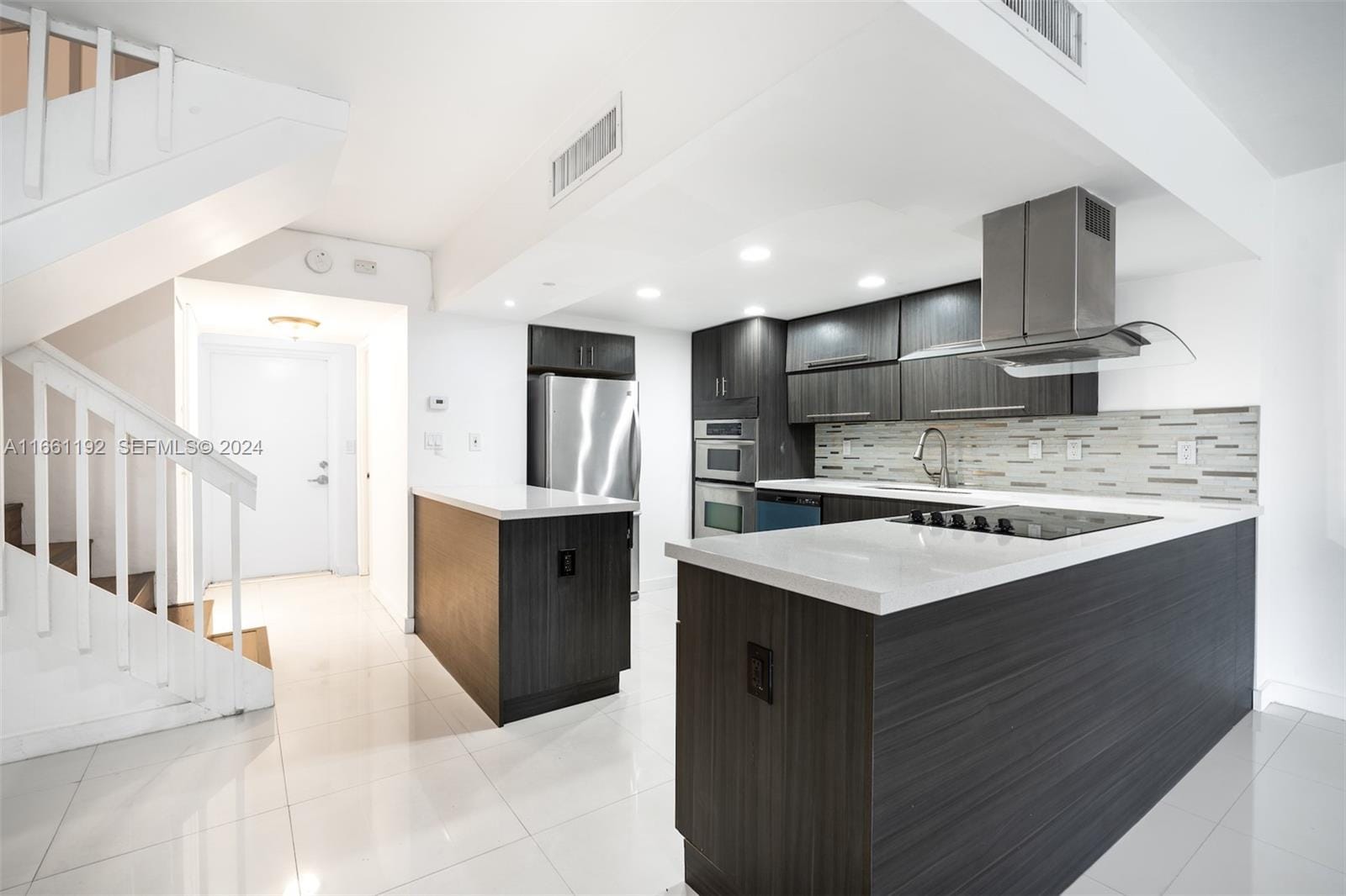 20350 W Country Club Drive 123, Aventura, FL 33180 photo 1
