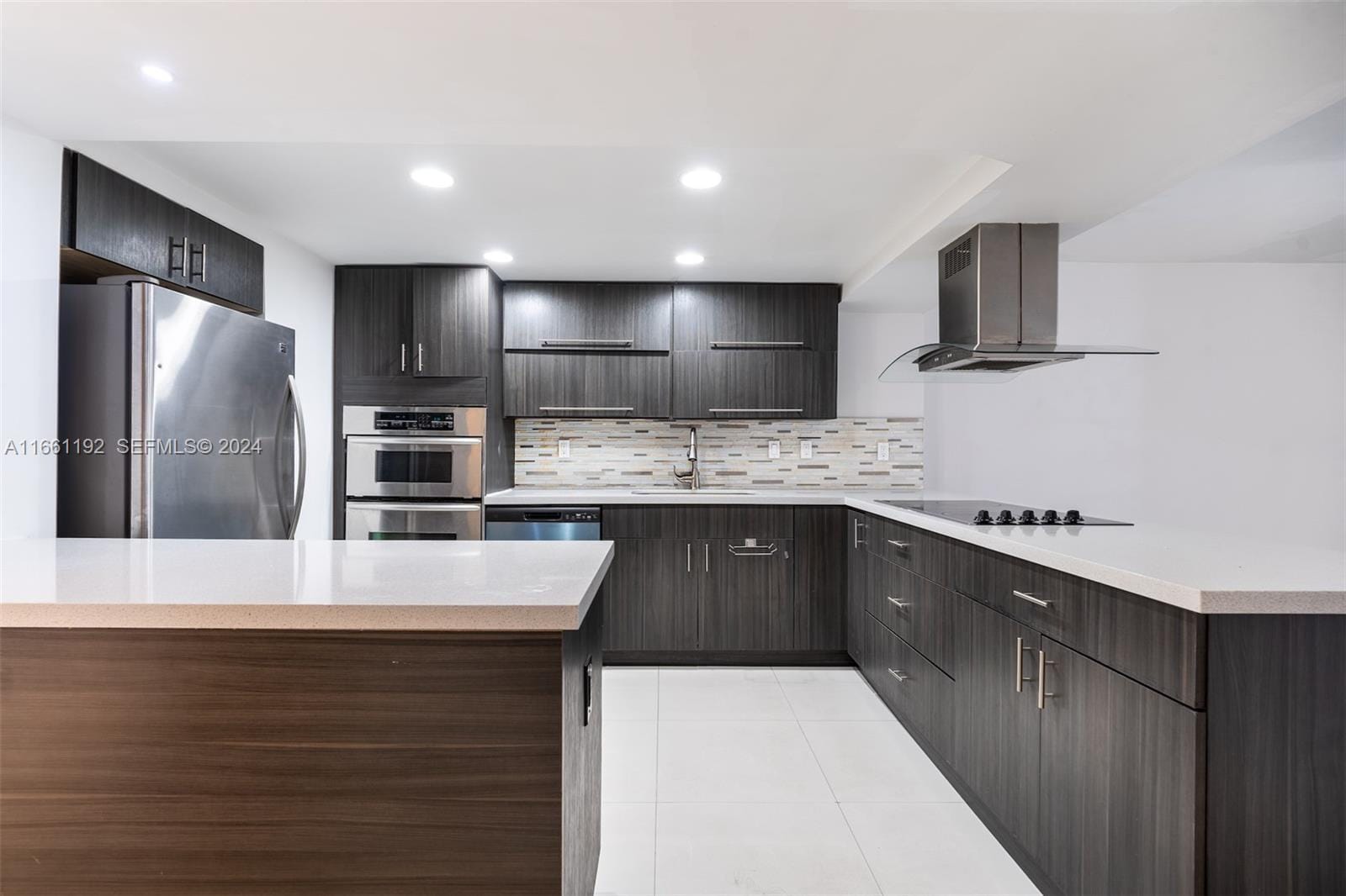 20350 W Country Club Drive 123, Aventura, FL 33180 photo 2