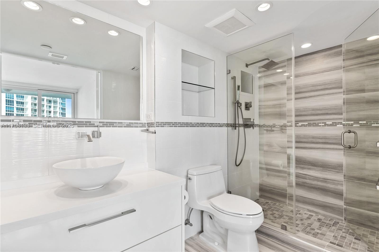 400 S Pointe Drive 906, Miami Beach, FL 33139 photo 13