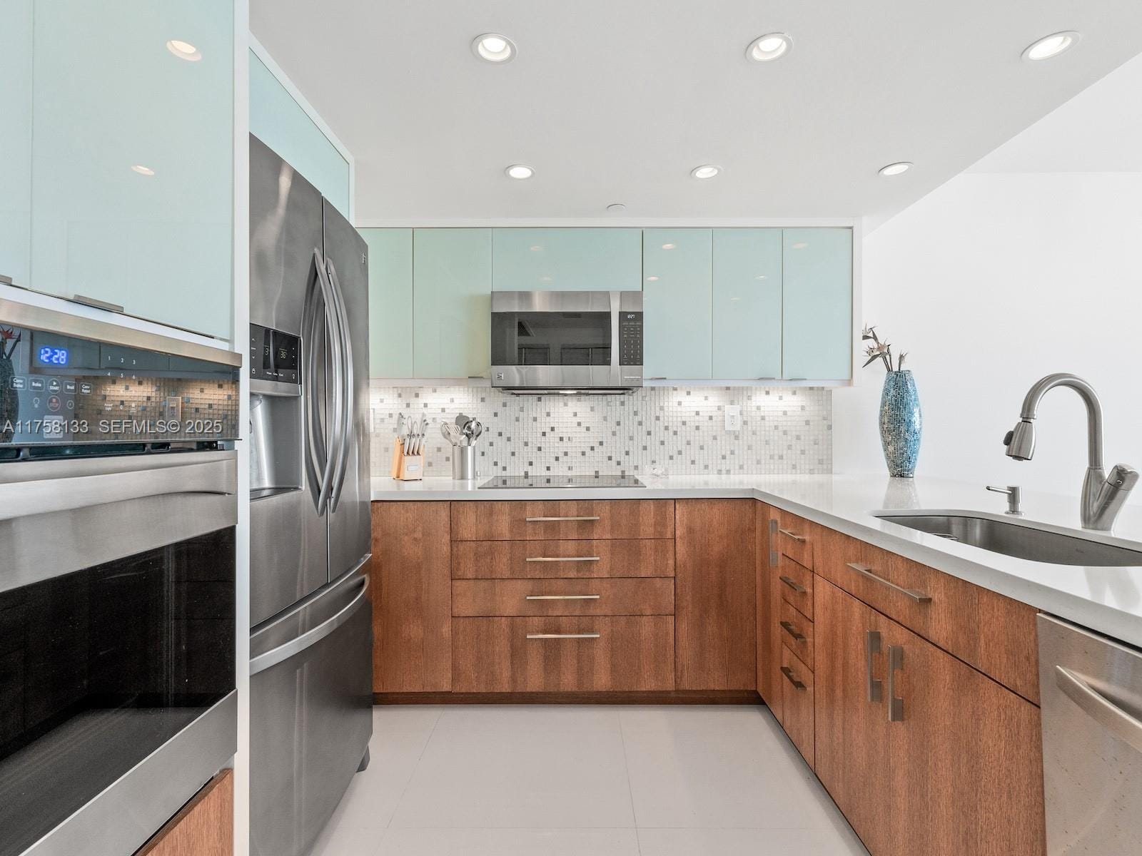 400 S Pointe Drive 906 — photo 7