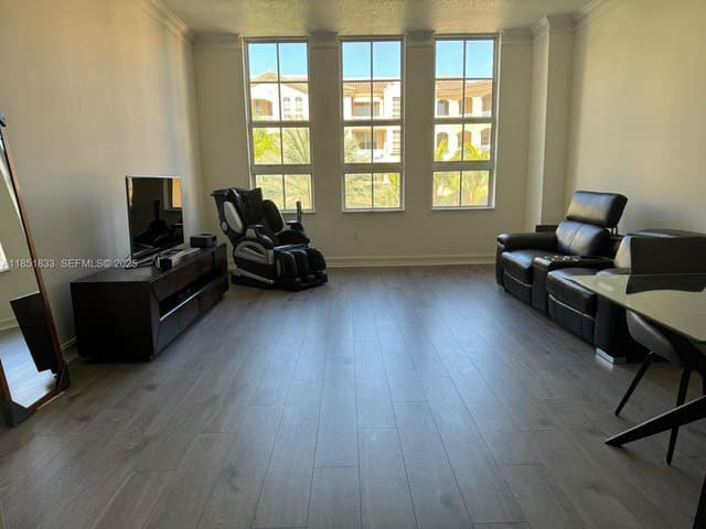 3001 NE 185th Street 434, Aventura, FL 33180