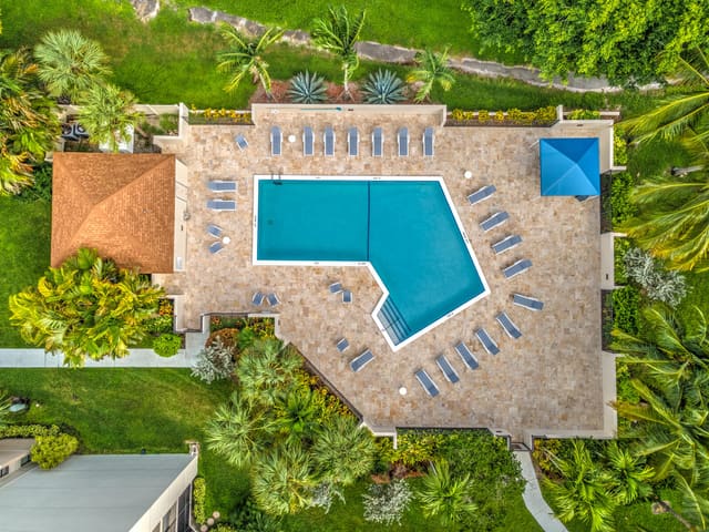 5650 Camino Del Sol 400, Boca Raton, FL 33433