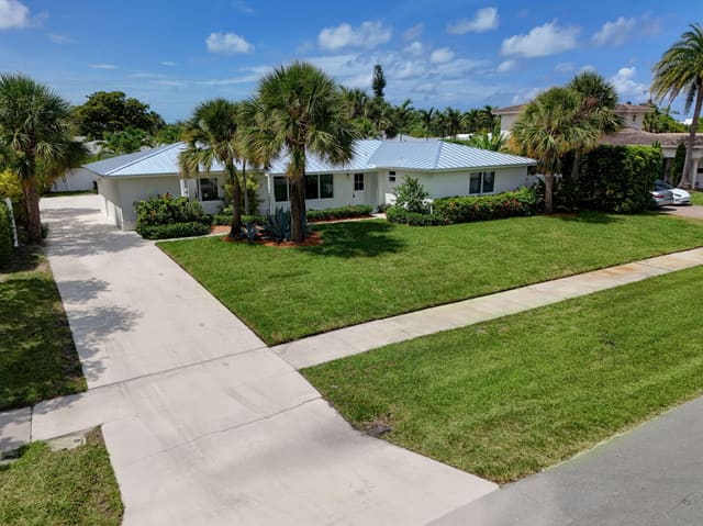 131 Cruiser Road S, sold in Yacht Club, Hypoluxo, FL