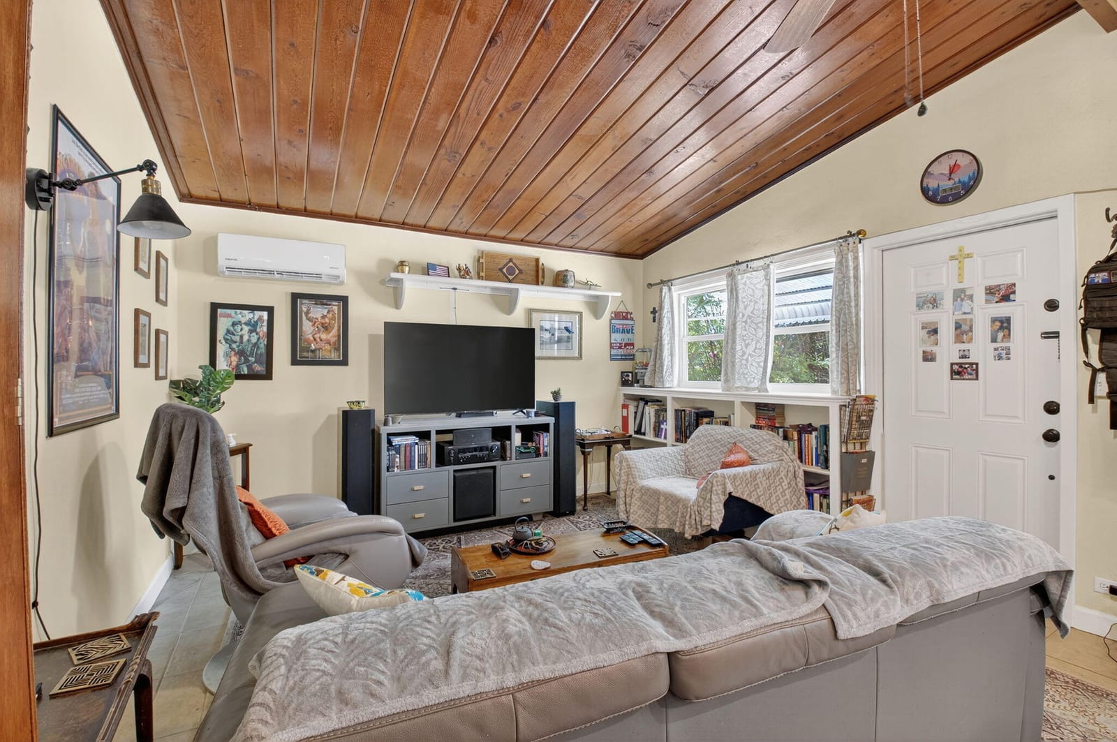 325 Jeffery Street — photo 3