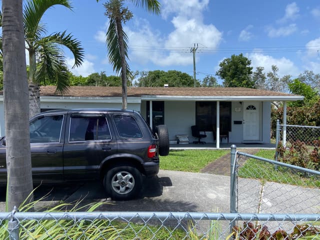 520 SW 15th Terrace, sold in Carver Park, Fort Lauderdale, FL