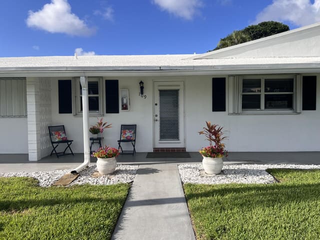 1804 Ocean Drive 109, Boynton Beach, FL 33426