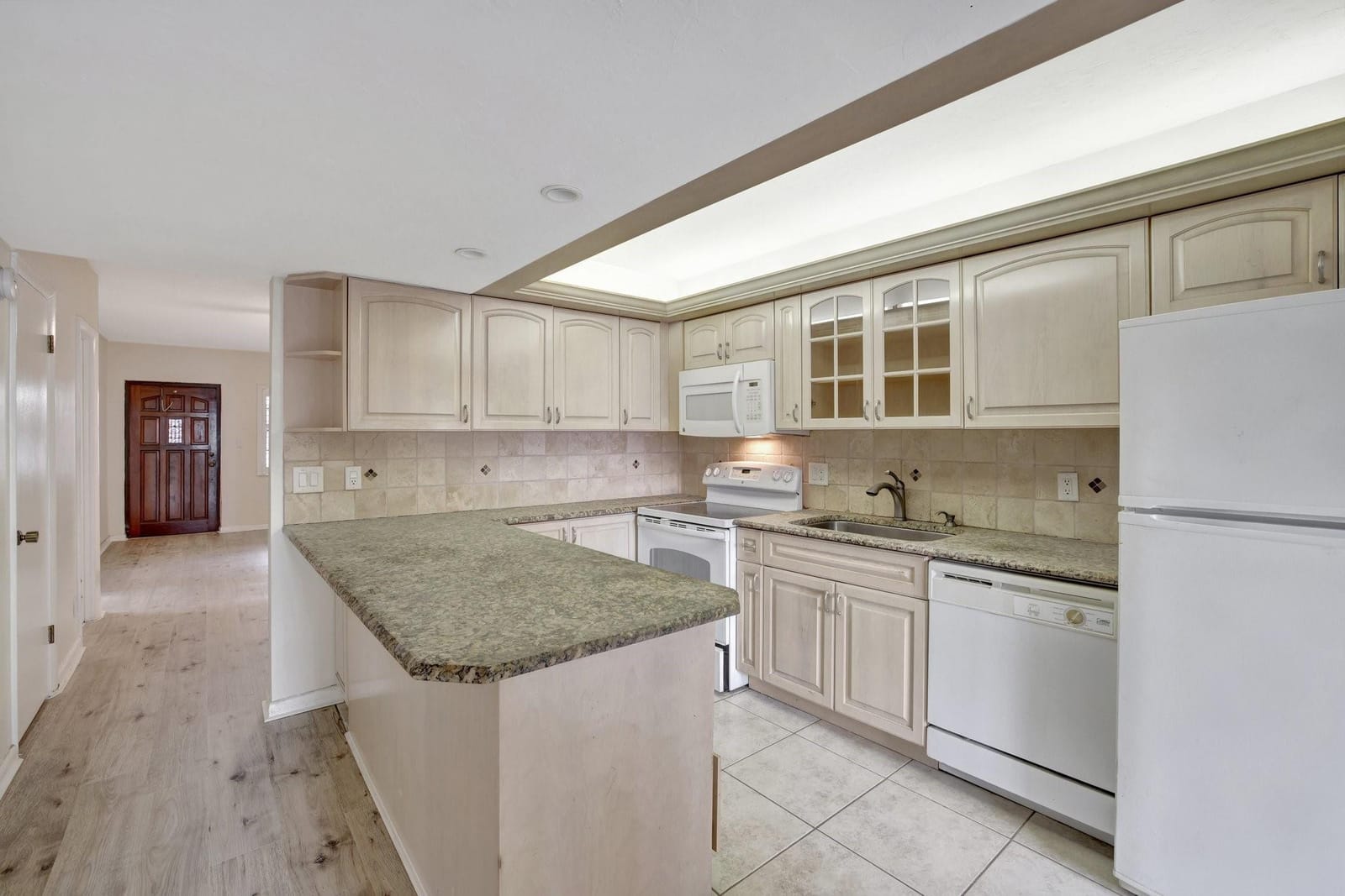 917 NE 16th Avenue 7 — photo 4