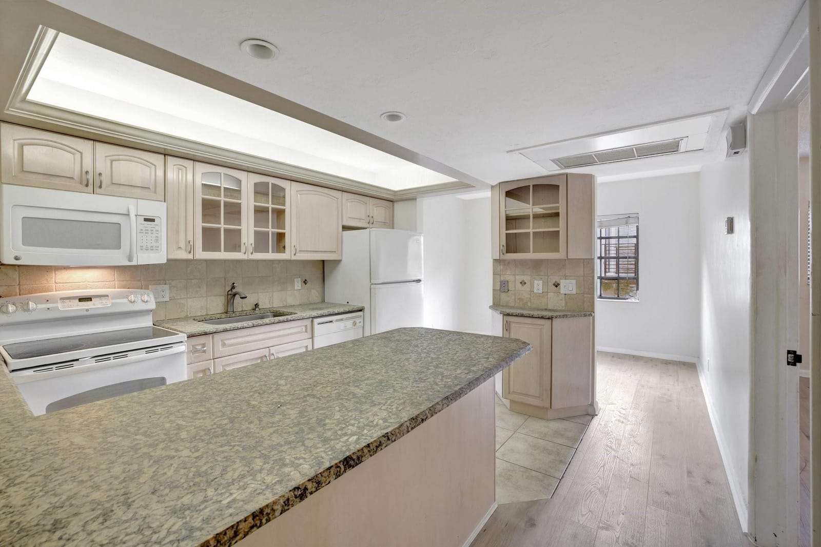 917 NE 16th Avenue 7 — photo 5