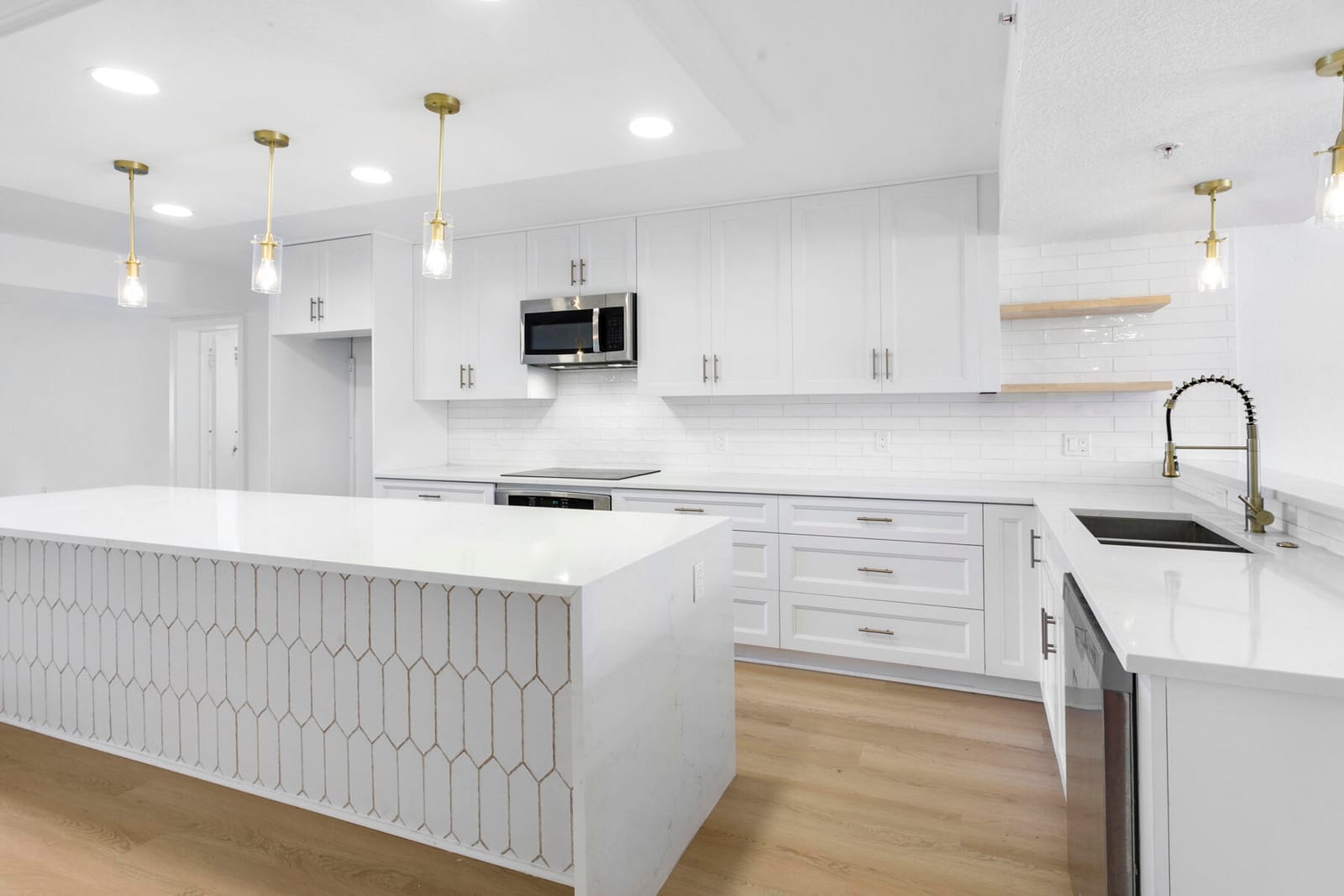 601 SEAFARER Circle 101 — photo 5