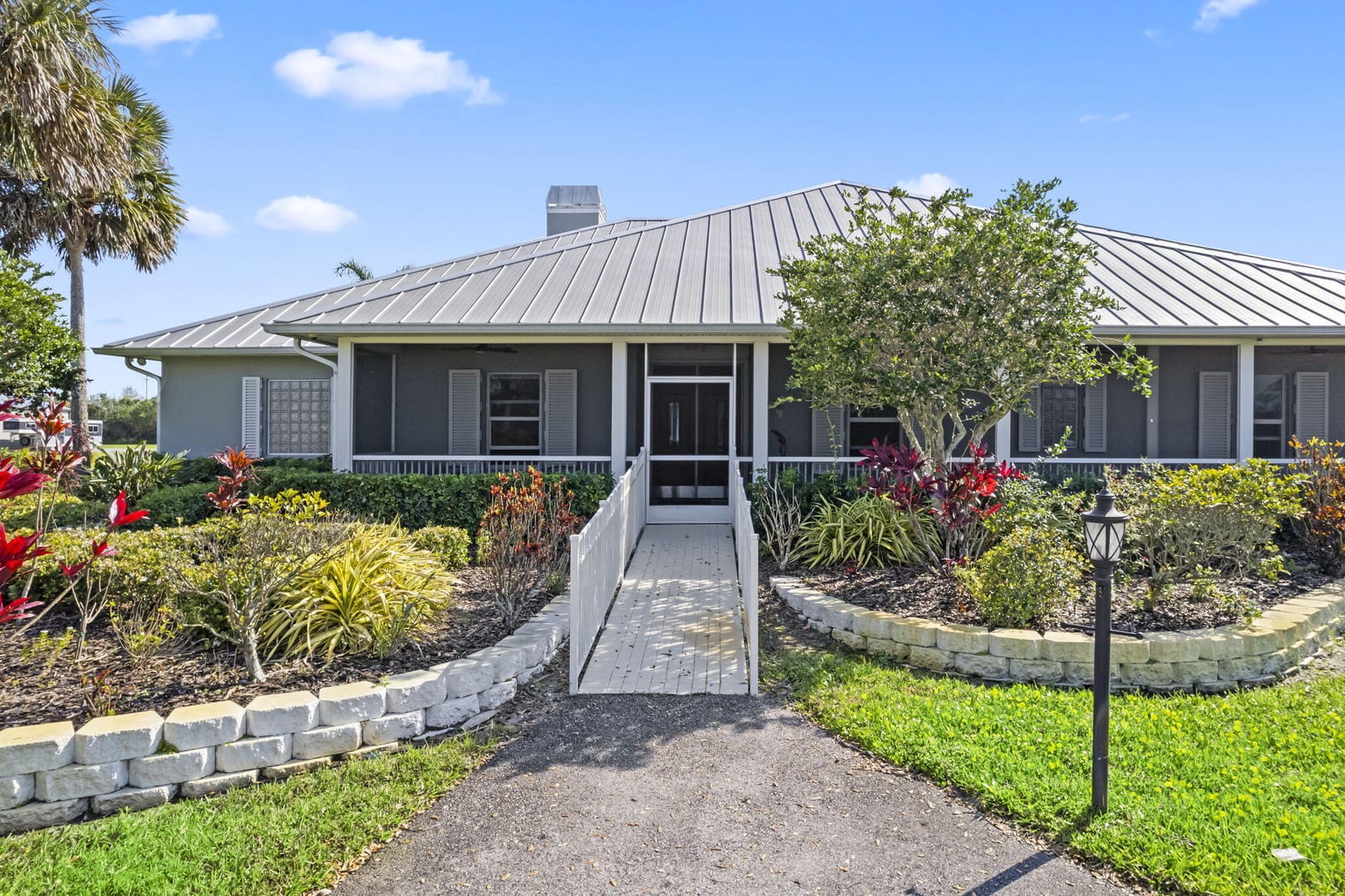 8135 White Fences Lane — photo 4