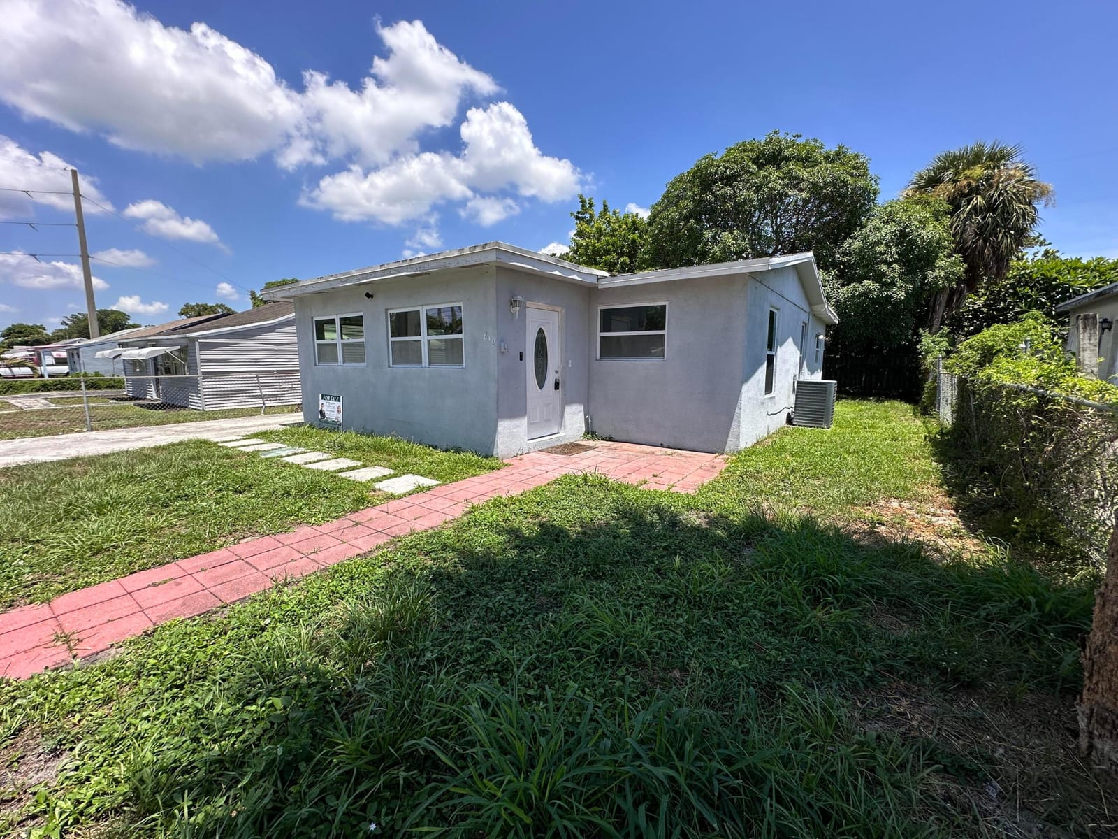 840 W 1st Street — photo 3