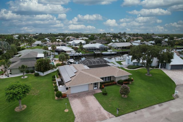 121 Queen Ann Court, sold in Queen'S Cove Unit 1, Hutchinson Island, FL