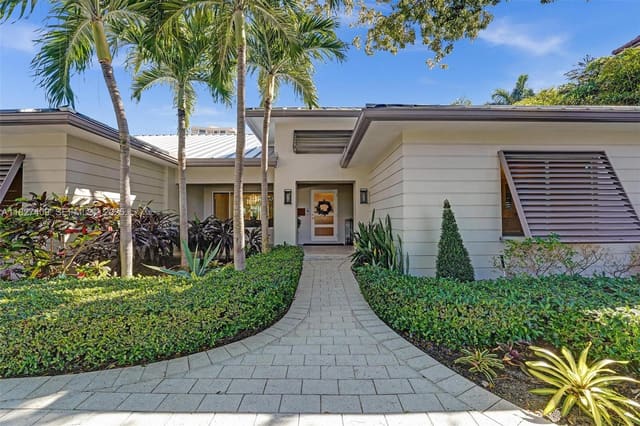 1206 E Lake Drive, Fort Lauderdale, FL 33316