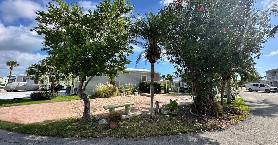 305 Nettles Boulevard, Jensen Beach, FL 34957 photo 3