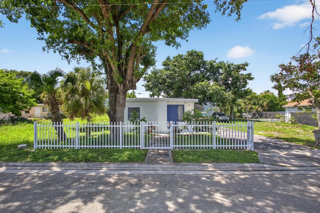 1181 W 32nd Street, sold in Dunbar Terr, Riviera Beach, FL