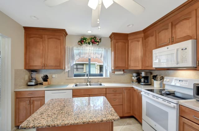 9855 Loquat Tree Run A Run A, Boynton Beach, FL 33436