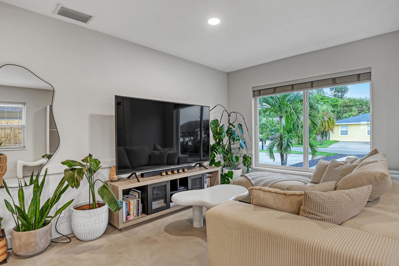 414 W Mango Street — photo 11