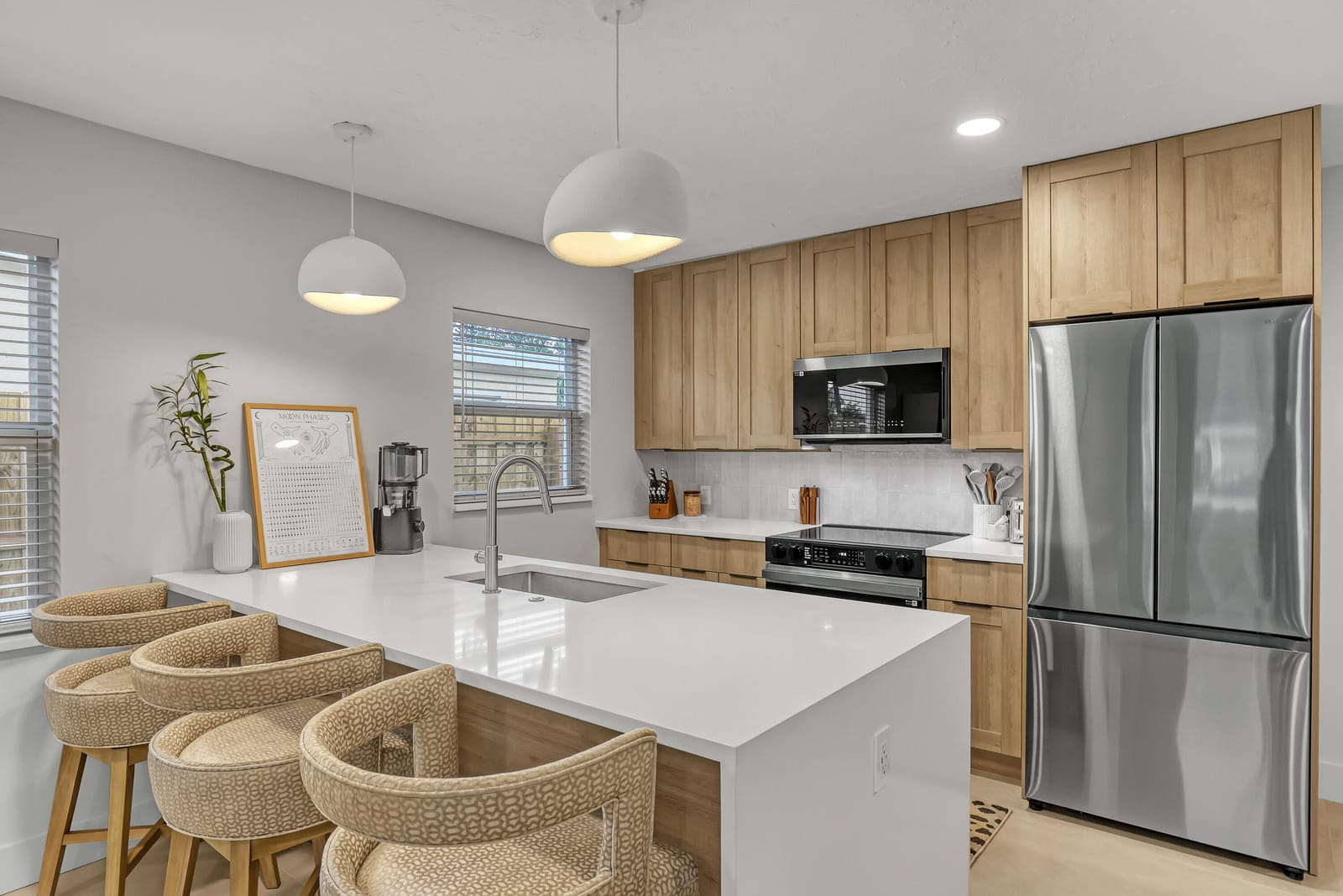 414 W Mango Street — photo 12