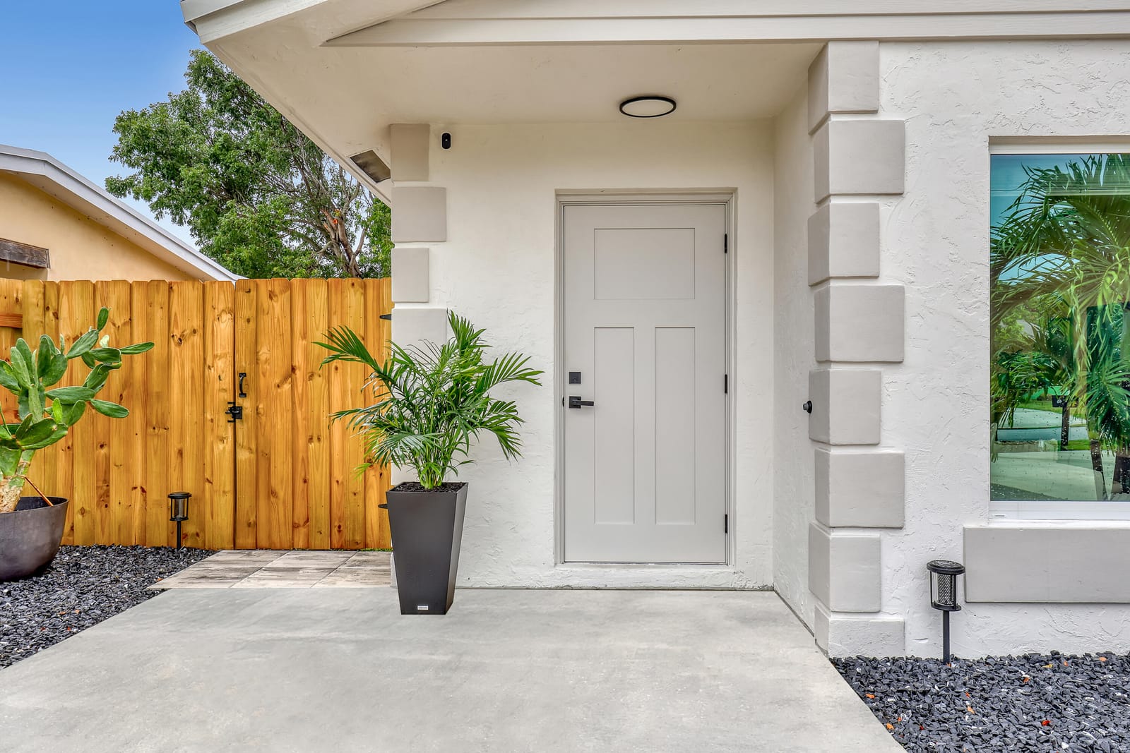 414 W Mango Street — photo 7