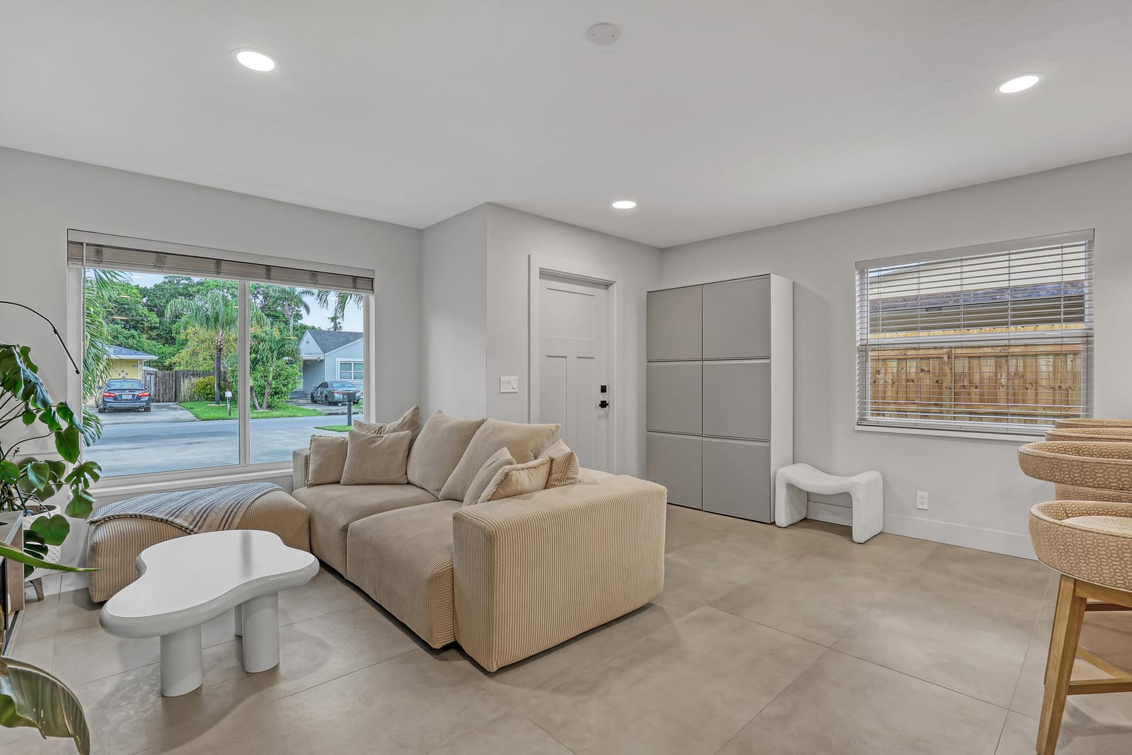 414 W Mango Street — photo 10