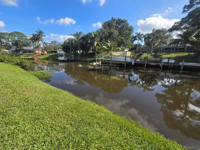 178 NE Dominican Terrace, Port St. Lucie, FL 34983