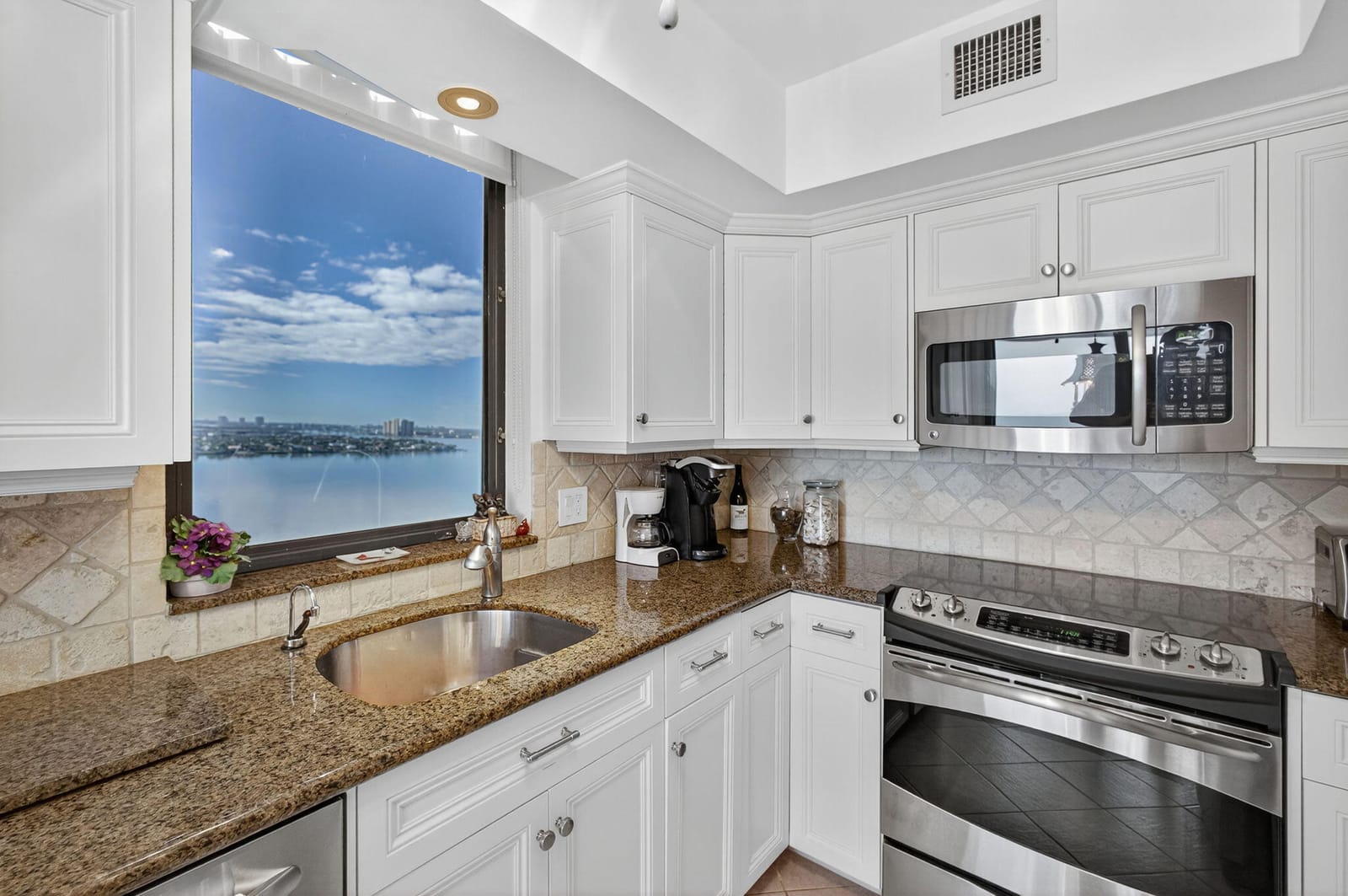 5380 N Ocean Drive 14b — photo 10