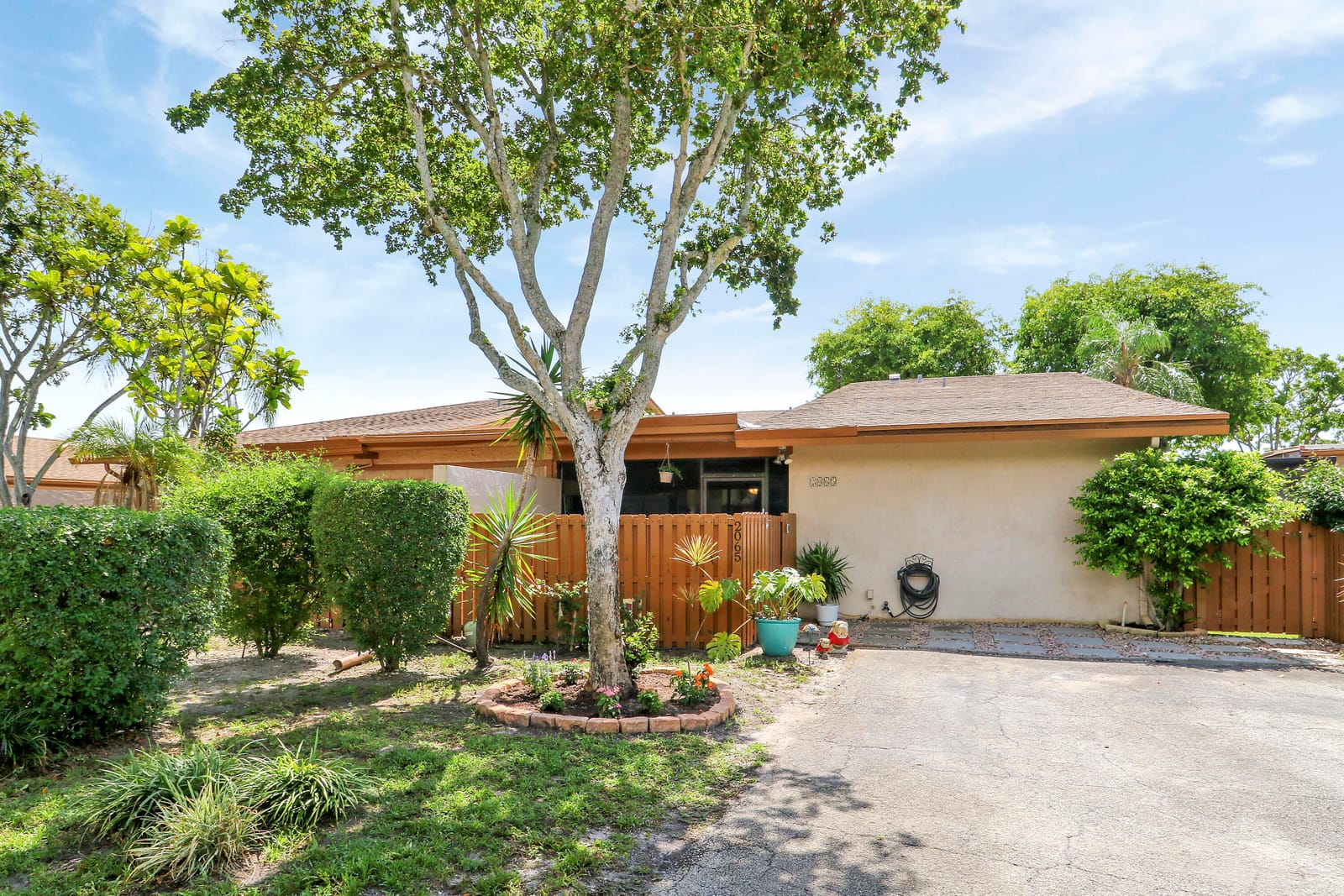 2065 SW 24th Circle, Boynton Beach, FL 33426