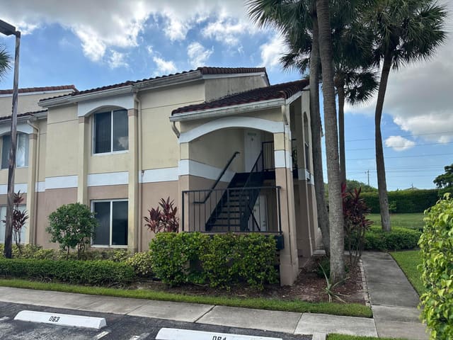 815 W Boynton Beach Boulevard 5-106, sold in Casablanca Isles Condo, Boynton Beach, FL