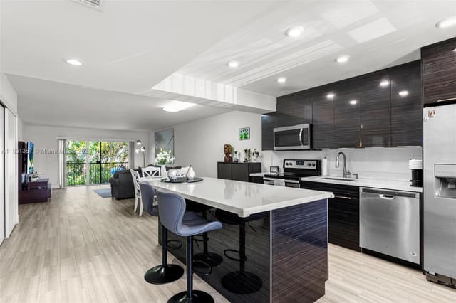 280 Racquet Club Road 204, Weston, FL 33326