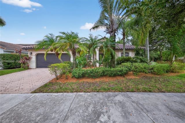 704 Lake Boulevard, Weston, FL 33326