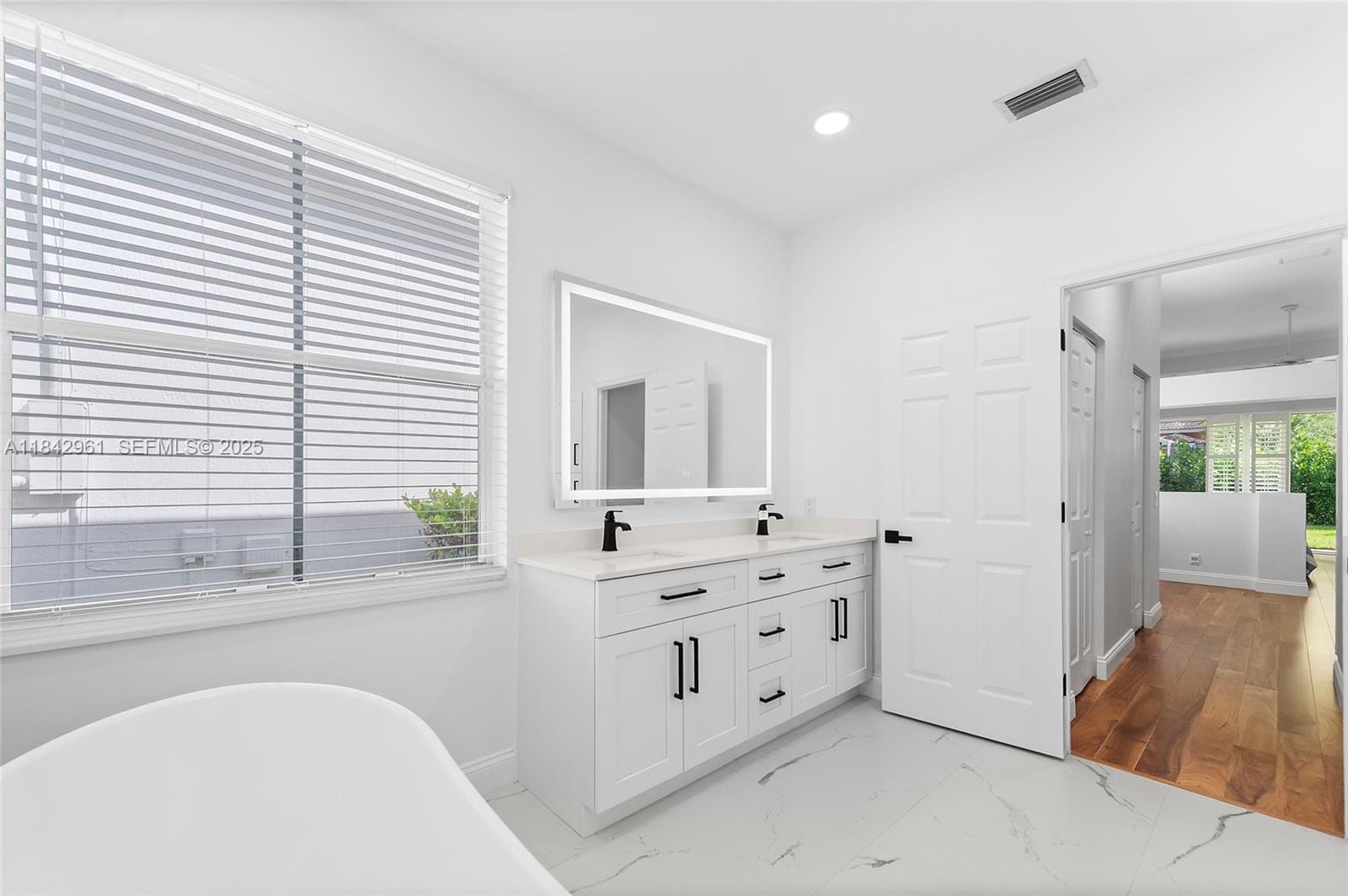 2530 Hunters Run Way — photo 11
