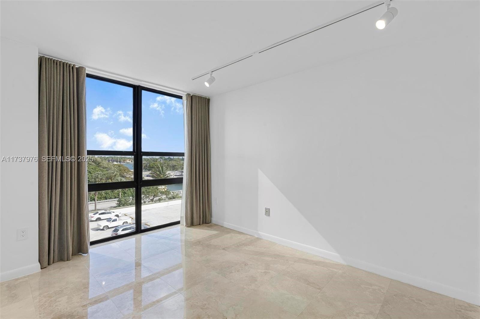 600 NE 36th Street 414, Miami, FL 33137 photo 11