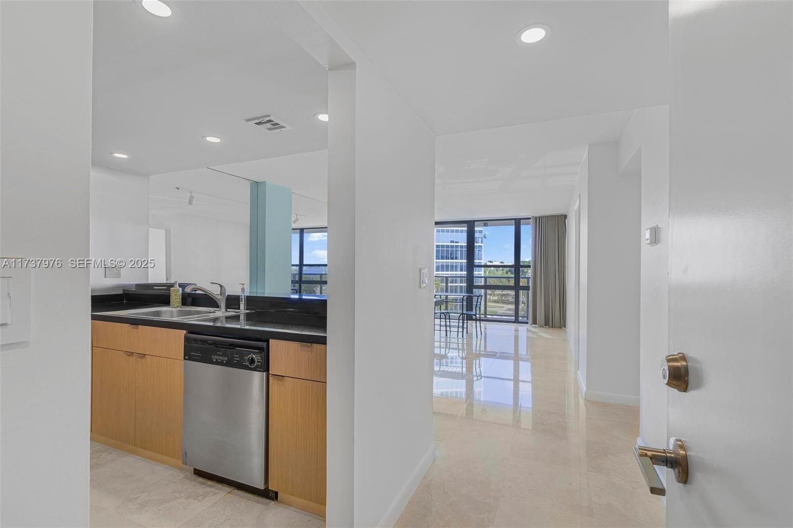 600 NE 36th Street 414, Miami, FL 33137 photo 3