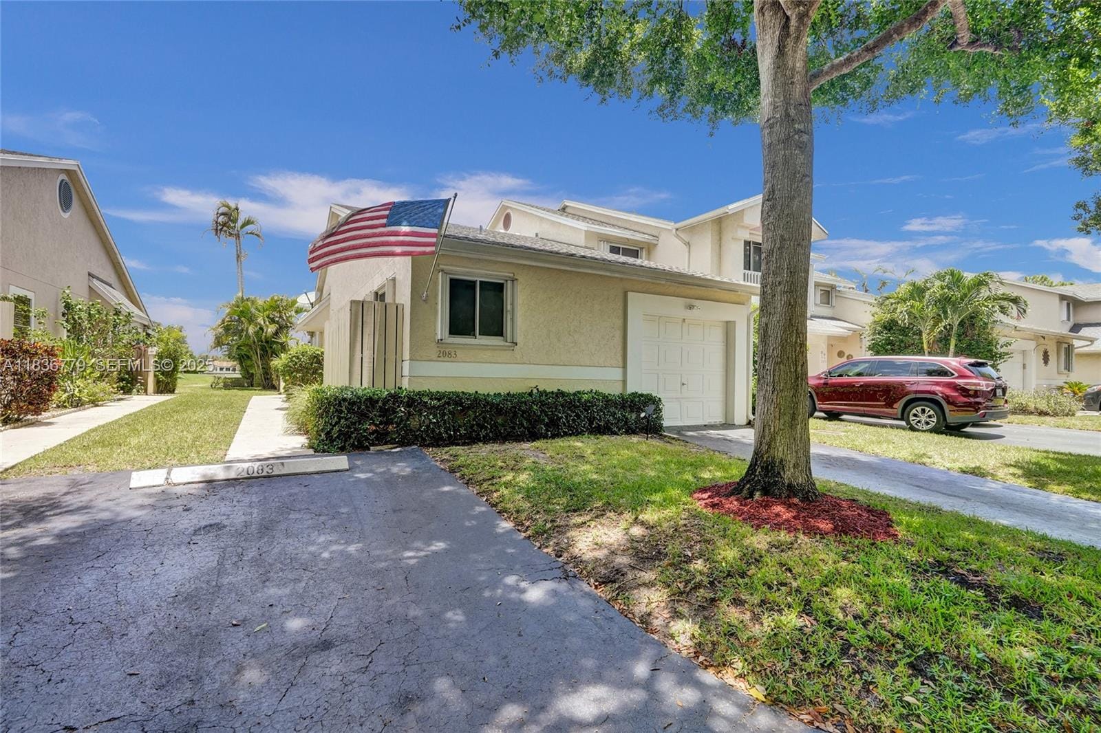 2083 E Discovery E Circle, Deerfield Beach, FL 33442 photo 2