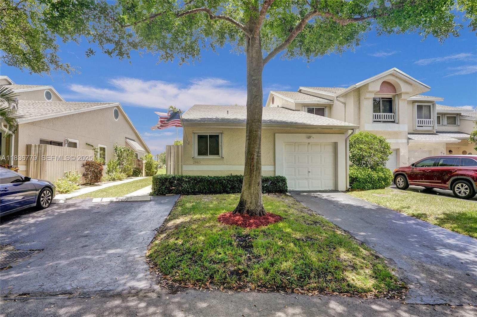 2083 E Discovery E Circle, Deerfield Beach, FL 33442 photo 3