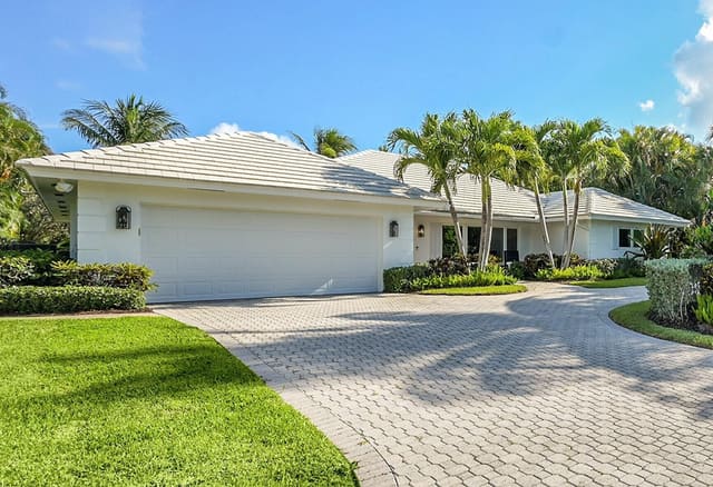 2720 Cardinal Circle, Gulf Stream, FL 33483