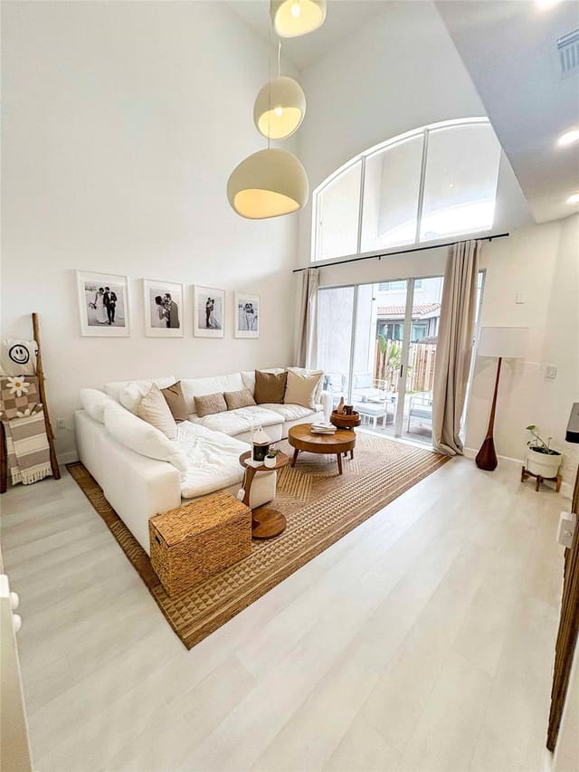 11486 NW 80th Street, sold in Netherlands, Doral, FL