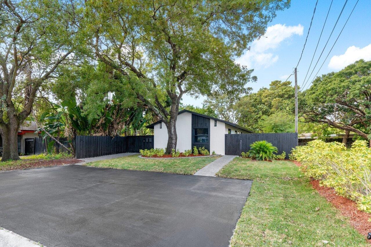 1211 NE 2nd Avenue 1-2, Fort Lauderdale, FL 33304
