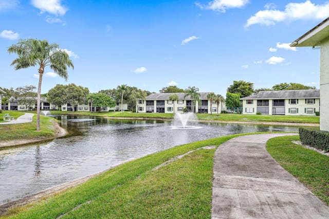 701 Sabal Ridge Circle A, Palm Beach Gardens, FL 33418