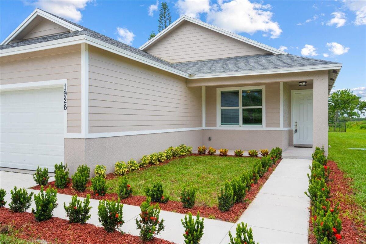 1926 SW Dreyfuss Boulevard, Port St. Lucie, FL 34953
