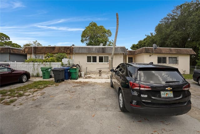 3956 NW 207th St Road, sold in Vista Townhouse Sec C, Miami Gardens, FL