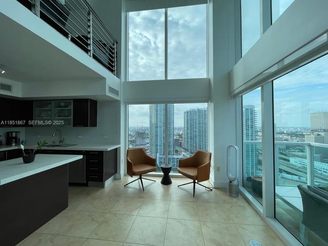 41 SE 5th Street 1917, Miami, FL 33131