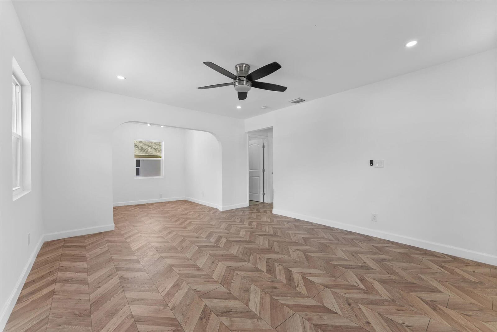 1420 Lake Avenue — photo 2